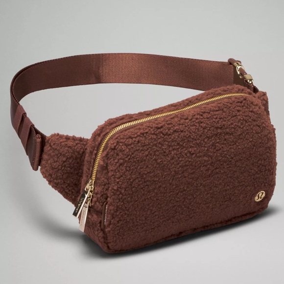 🆕 LULULEMON Athletica Everywhere Belt Bag Fleece LARGE 2L Brown Gold NWT - Picture 2 of 16